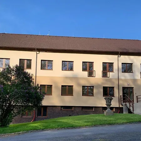 Hotel Manetin فندق Manetin