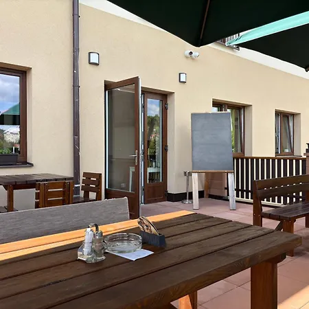 Hotel Manetin فندق